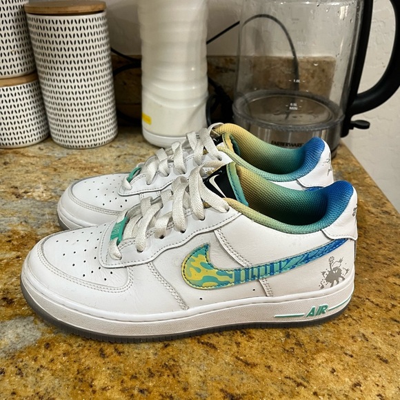 Nike Air Foce 1 size 5.5 - Picture 3 of 9